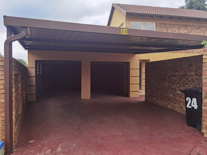 For Sale: Glen Marais Cluster with 24-hour security, garden, and spacious living areas.