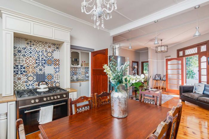 For Sale: Glen Hurd House with 4 Bedrooms, 2 Flatlets, and Braai Pit.