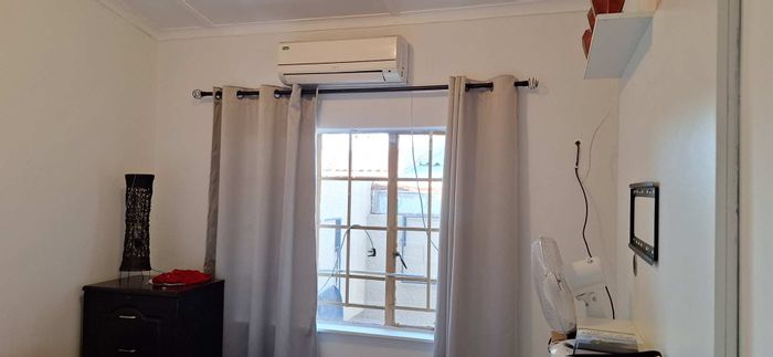 Khomasdal Apartment For Sale: 2 Bedrooms, Aircon, Backyard, Carport, Affordable Price.