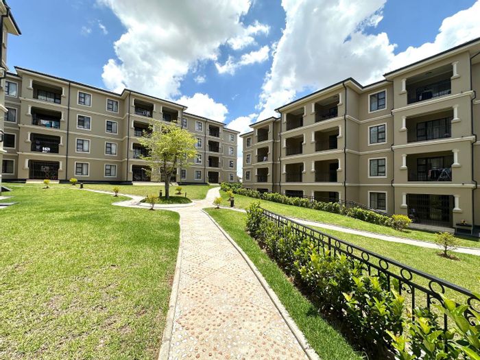 To Rent: 2-bedroom apartment in Blue Hills with open-plan layout and security features.