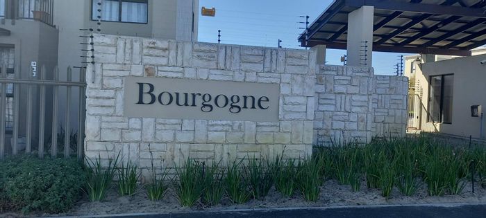 Property #2154914, Apartment rental monthly in Burgundy Estate