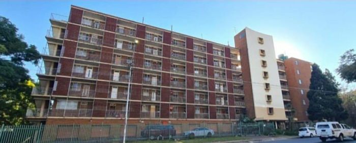 Arcadia Apartment For Sale: Three bedrooms, garage, versatile living space, and functional kitchen.