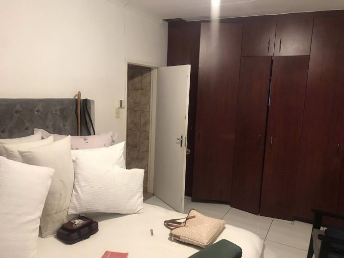 Khomasdal House For Sale: 3 Bedrooms, Air Conditioning, Garage, and Income Potential.