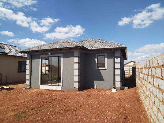 For Sale: House in Windmill Park with 3 beds, 2 baths, and prime location.