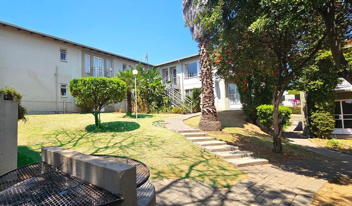 Radiokop Apartment For Sale: 2 bedrooms, pool, clubhouse, secure living, great amenities.