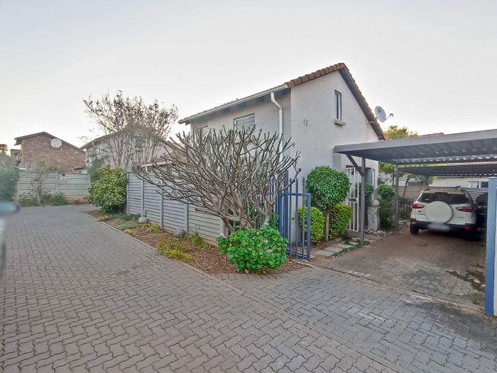 Property #2195510, Townhouse for sale in Weltevreden Park