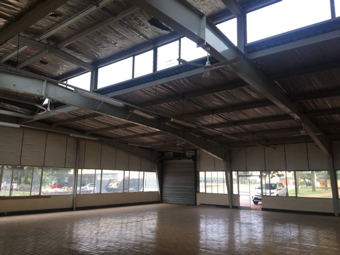 Industrial warehouse to rent in Rosslyn with 60 Amp power and spacious yard.