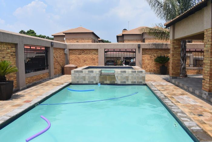 Property #2185706, Townhouse rental monthly in Ravenswood