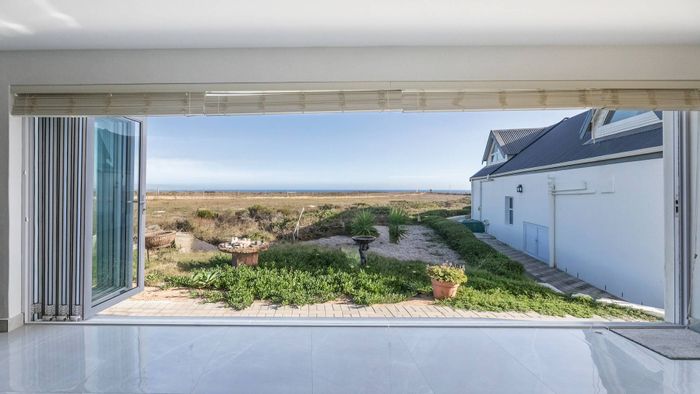 Grotto Bay Central 4-Bed House for Sale with Stunning Sea Views & Modern Design