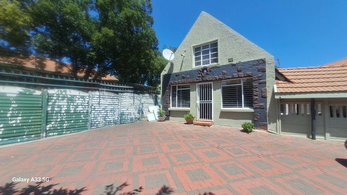 Property #2349998, Cottage Rental Monthly in Buccleuch