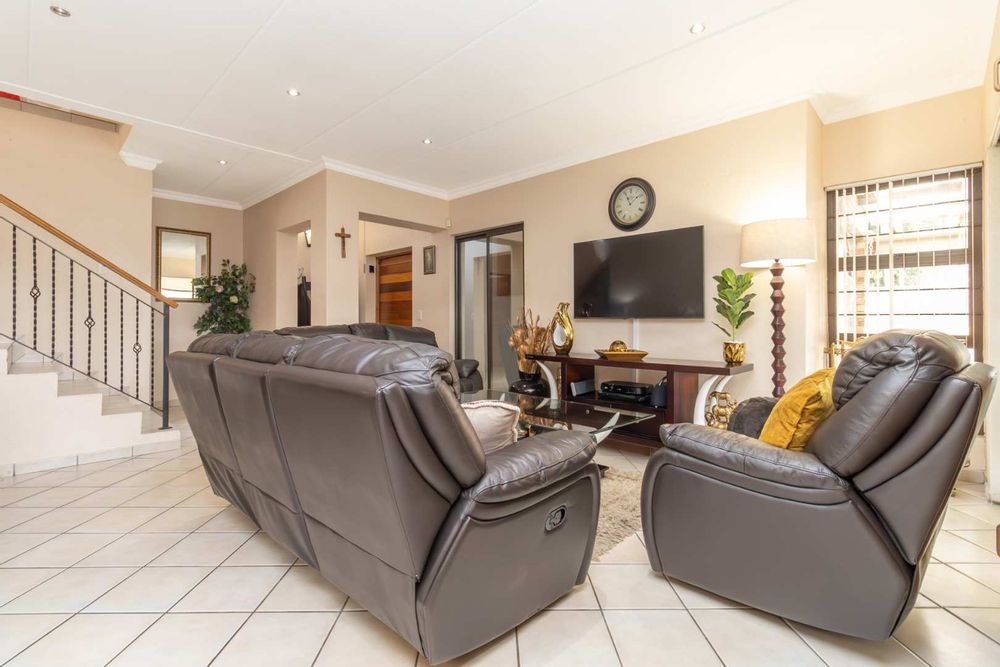 For Sale Cluster in Randpark Ridge with pool, study, and secure
