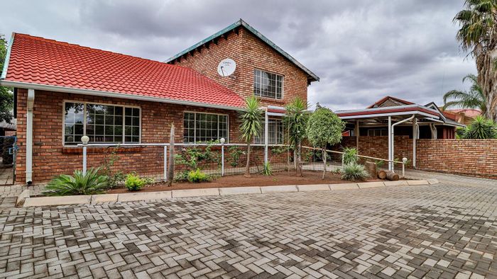 Annlin House For Sale: 3 beds, home office, lapa, double garage, spacious yard.
