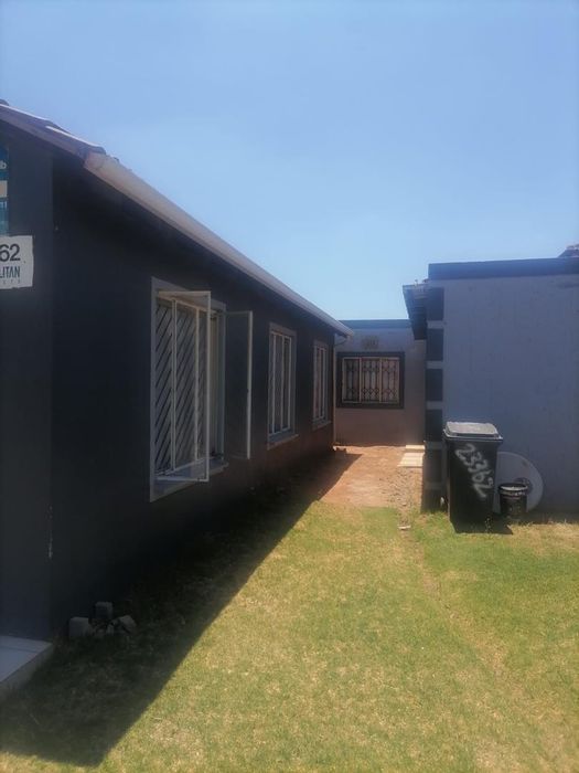 Property #2248186, House for sale in Protea Glen