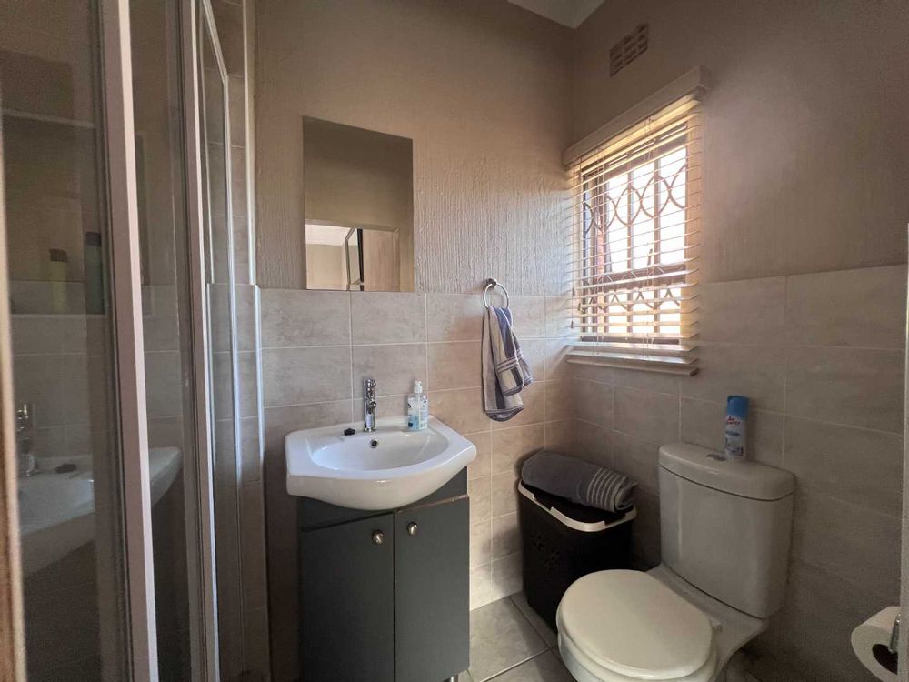 En-suite with shower