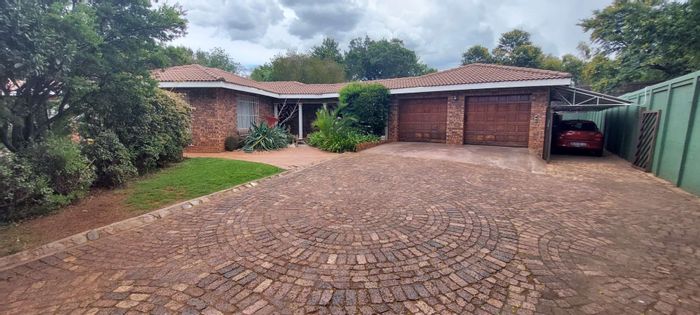 Property #2202660, House rental monthly in Mulbarton