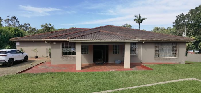 Umtentweni House For Sale: 4 beds, 3 baths, double garages, large deck, landscaped garden.