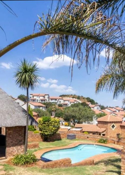 For Sale: Townhouse in Winchester Hills with 2 bedrooms, large loft, and secure living.