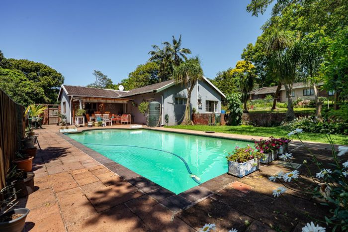 House For Sale in Waterfall Central: 3 beds, pool, cottage, spacious garden.