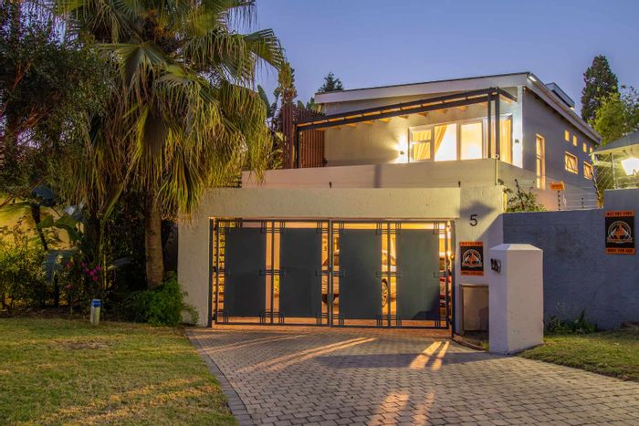 Hurlingham Manor House For Sale: 5 beds, pool, wine cellar, staff quarters.