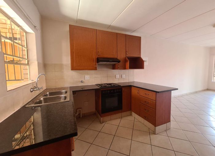 Hazeldean Apartment To Rent: 2 Beds, 2 Baths, Garage, Prepaid Utilities, Fibre-Ready.