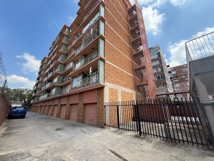 Sunnyside Apartment For Sale: 3 beds, office space, secure parking, great location.