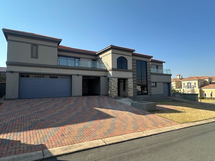Property #2403860, House For Sale in Blue Valley Golf Estate