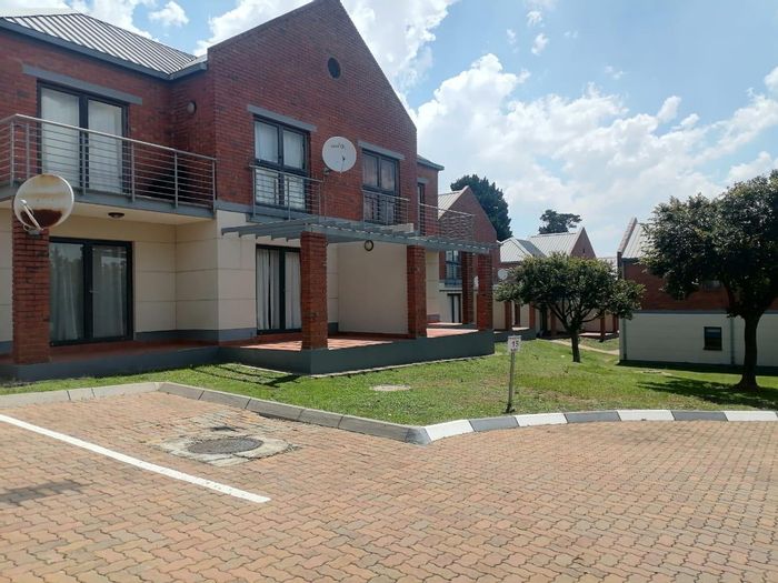 For Sale: Apartment in Auckland Park with 2 bedrooms, kitchen, and bathroom.