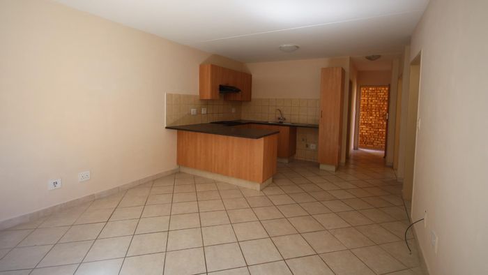 Celtisdal Apartment To Rent: 2 beds, water included, secure complex amenities.