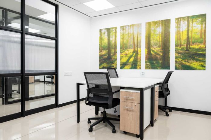Office To Rent in Johannesburg North: Private space, shared area, 24/7 security.