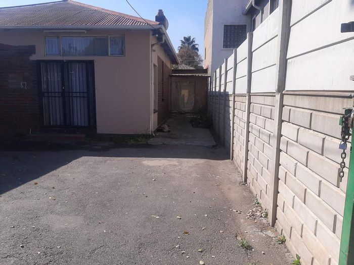Two-Bedroom House in Glenesk For Sale: Includes flatlet, carport, and rental income potential.