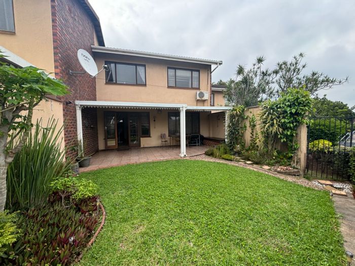 Malvern Townhouse For Sale: 3 bedrooms, gated complex, garden, pet-friendly.