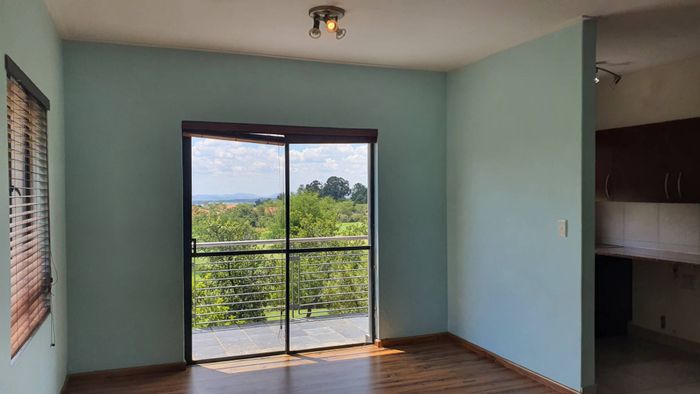 2 Bed, 2 Bath Apartment in Jackal Creek Golf Estate with Golf Course Access. To Rent.