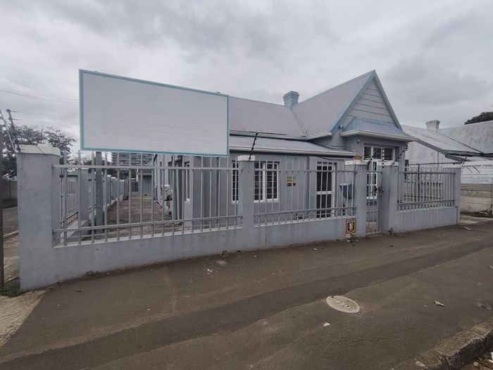 Versatile business space for rent in Bulwer with ample parking and visibility.