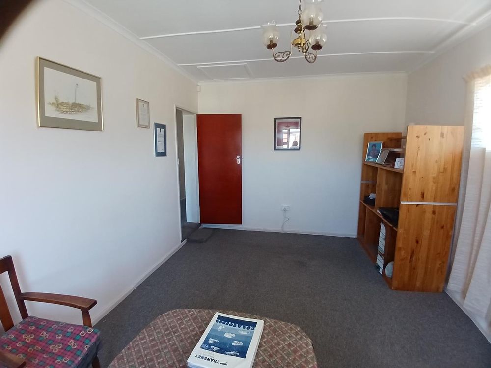 Same 2nd Living Area (or Main Bedroom); now in the opposite direction.