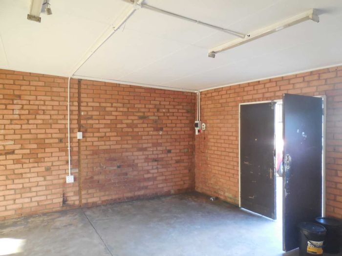 Property #2399443, House Rental Monthly in East Lynne
