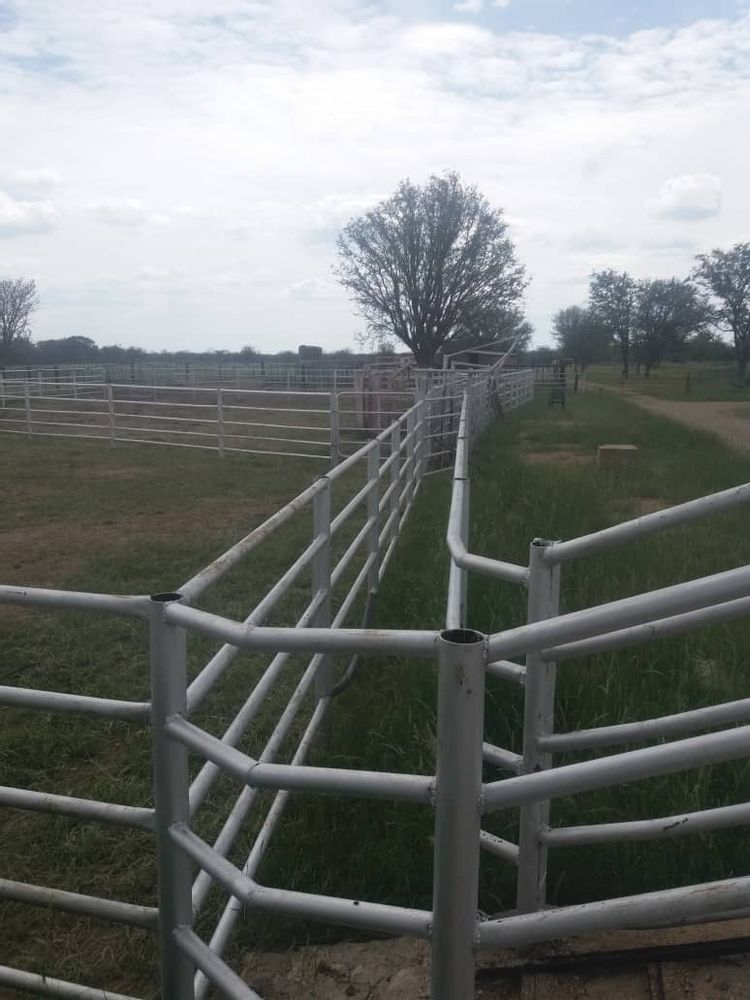 Kraals with a loading dock