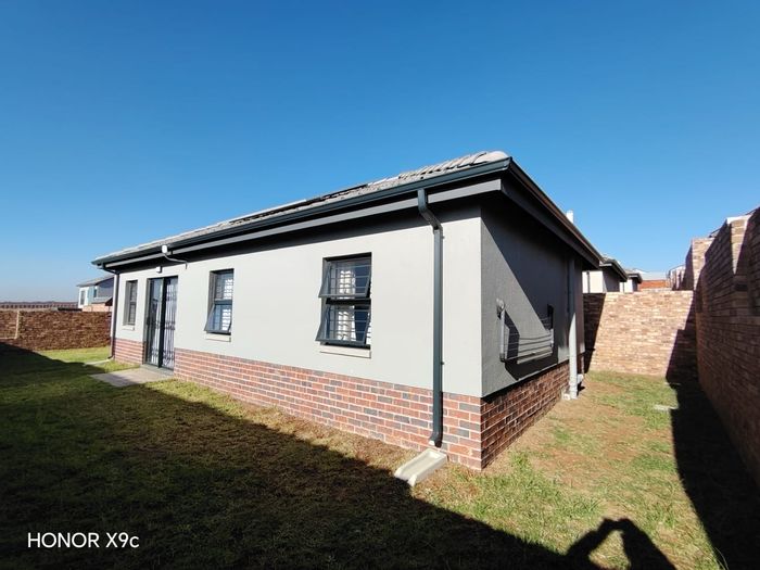For Sale: House in Randburg Central with 3 beds, garden, and secure lifestyle amenities.