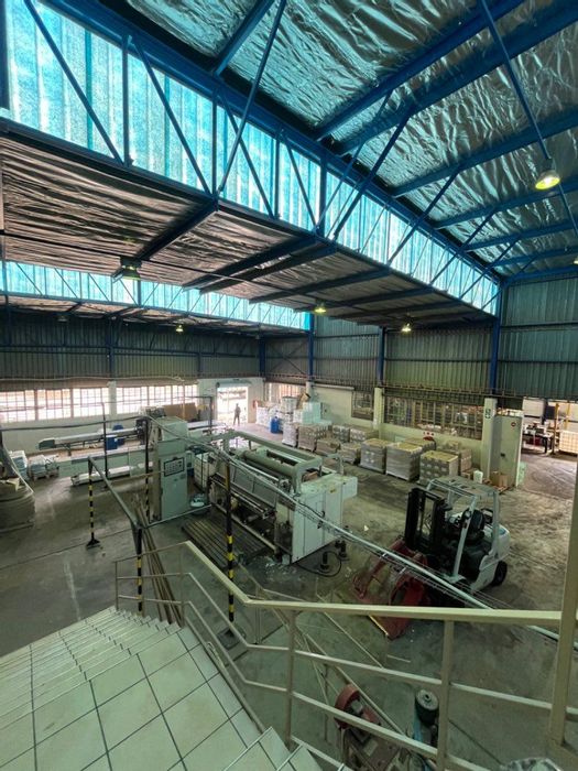 Mixed Use Property For Sale in Lafrenz: Warehouse with Offices and Conference Room.