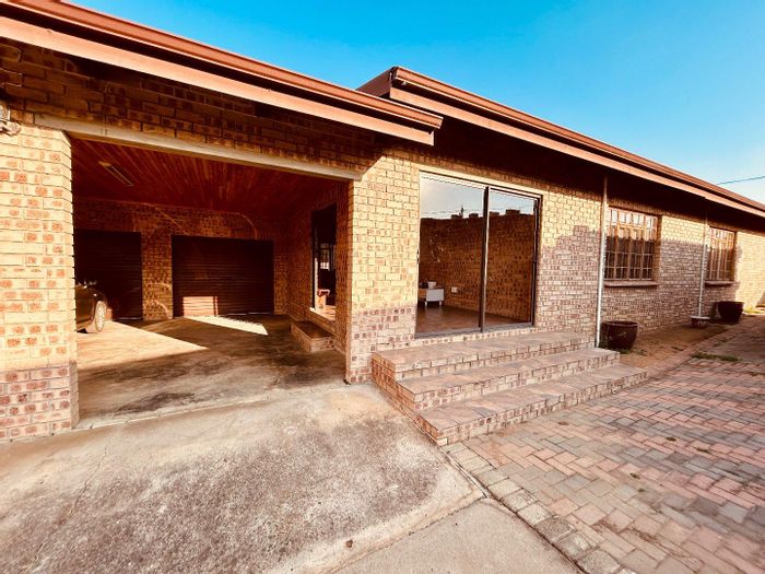 Property #2262095, House for sale in Vryheid Central