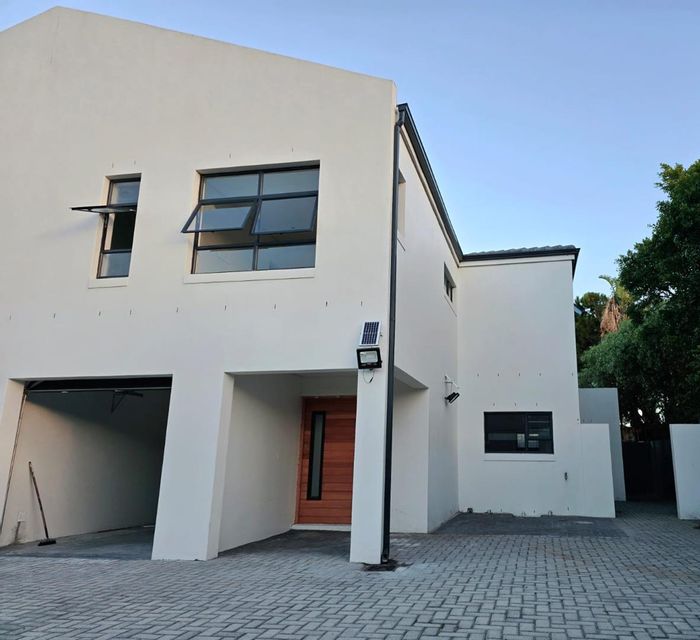 Brand New 3-Bedroom Townhouse in Lansdowne with Modern Amenities, Available to Rent