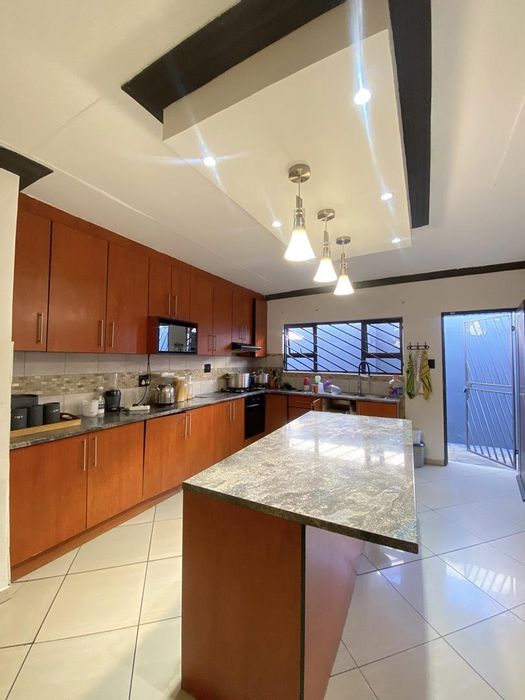 Property #2392394, House For Sale in Cimbebasia
