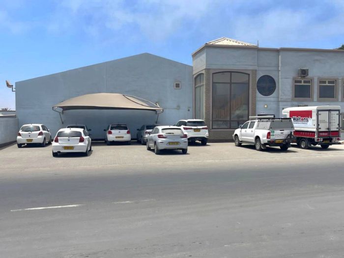 Office to Rent in Walvis Bay Central, 208m2, near harbor, 5 parking spots.