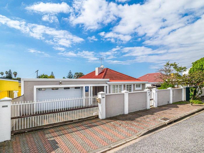 For Sale: House in Sybrand Park with 4 bedrooms, entertainment area, and granny flat.