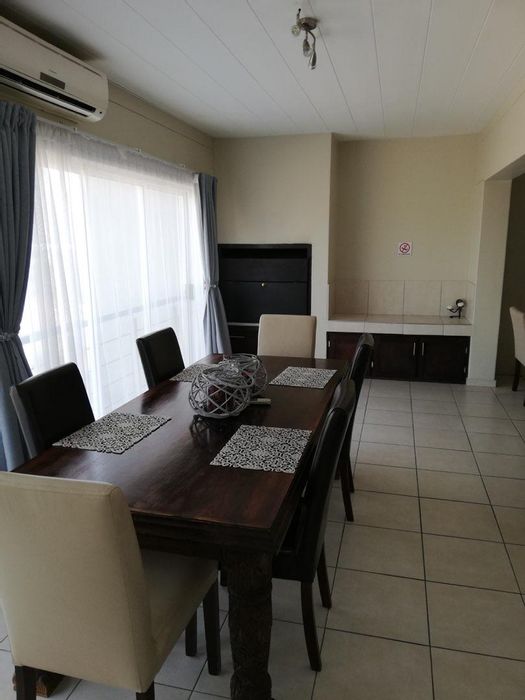 Kleine Kuppe Apartment For Sale: 2 Bedrooms, built-in braai, near amenities.