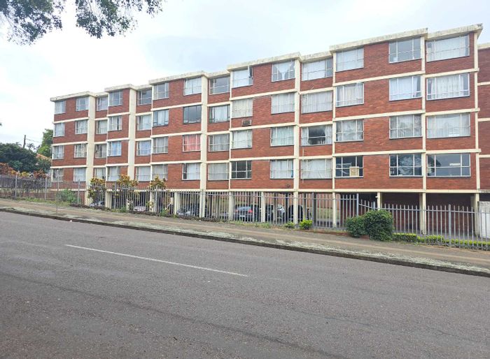 Berea Apartment For Sale: 2 Bedrooms, parking, near shopping and transport routes.