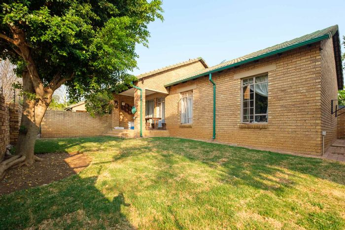 Property #2415403, Townhouse For Sale in Moreleta Park