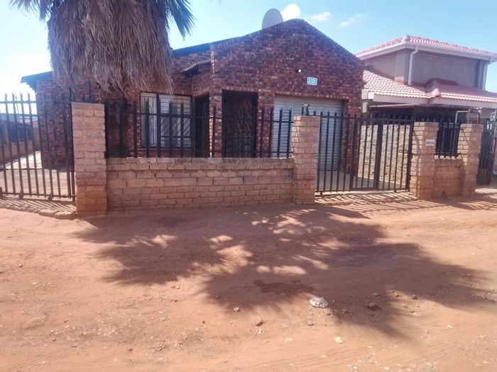 Property #2264249, House for sale in Vereeniging Central