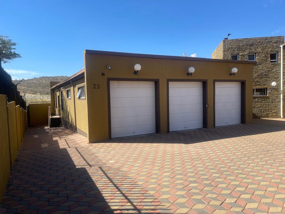 3 Garages