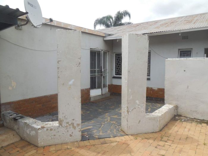 Cottage To Rent in Silverton: 1 Bed, near schools and shops, spacious layout.