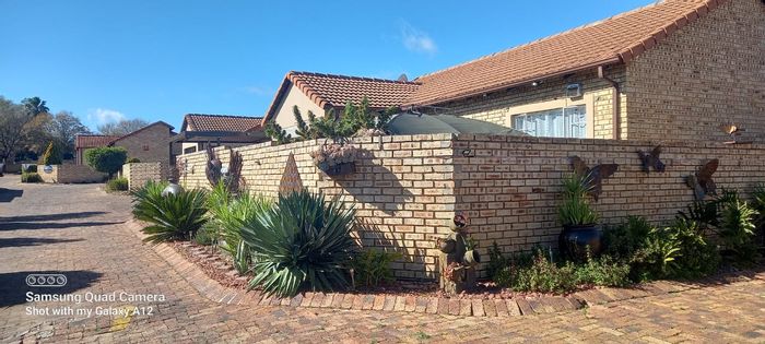 Property #2156571, Townhouse for sale in Sasolburg